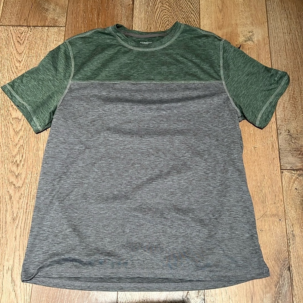 G.H. Bass & Co. Men's Short Sleeve T-shirt size M, grey, green, polyester.